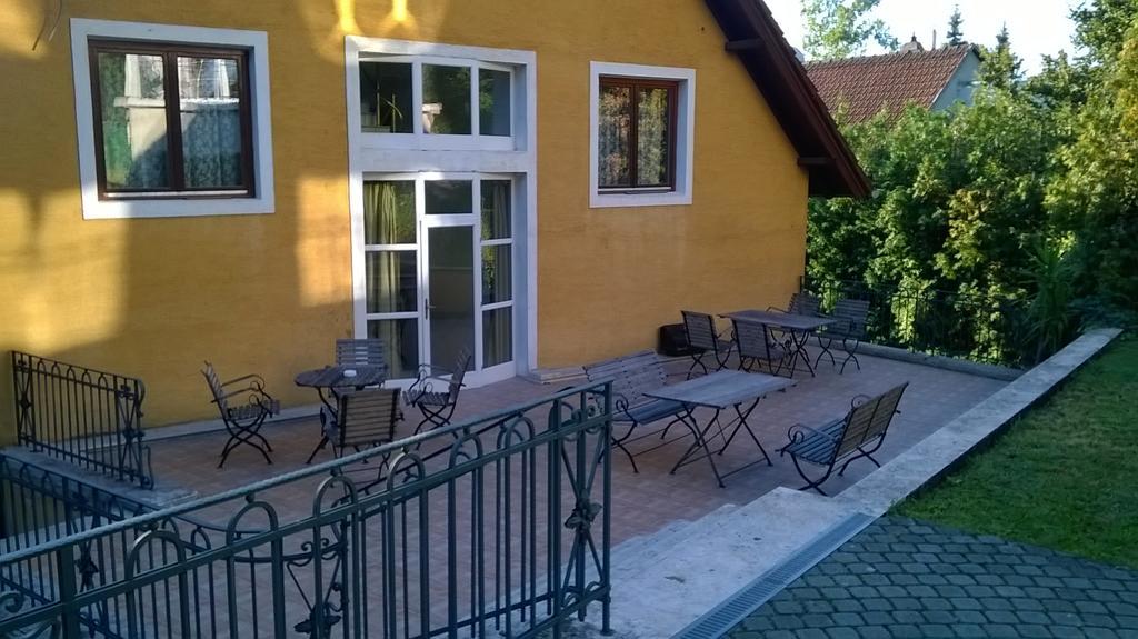 Nr 100 Szentendre Hotel Panzio Szolgaltatasok Eksteriør billede