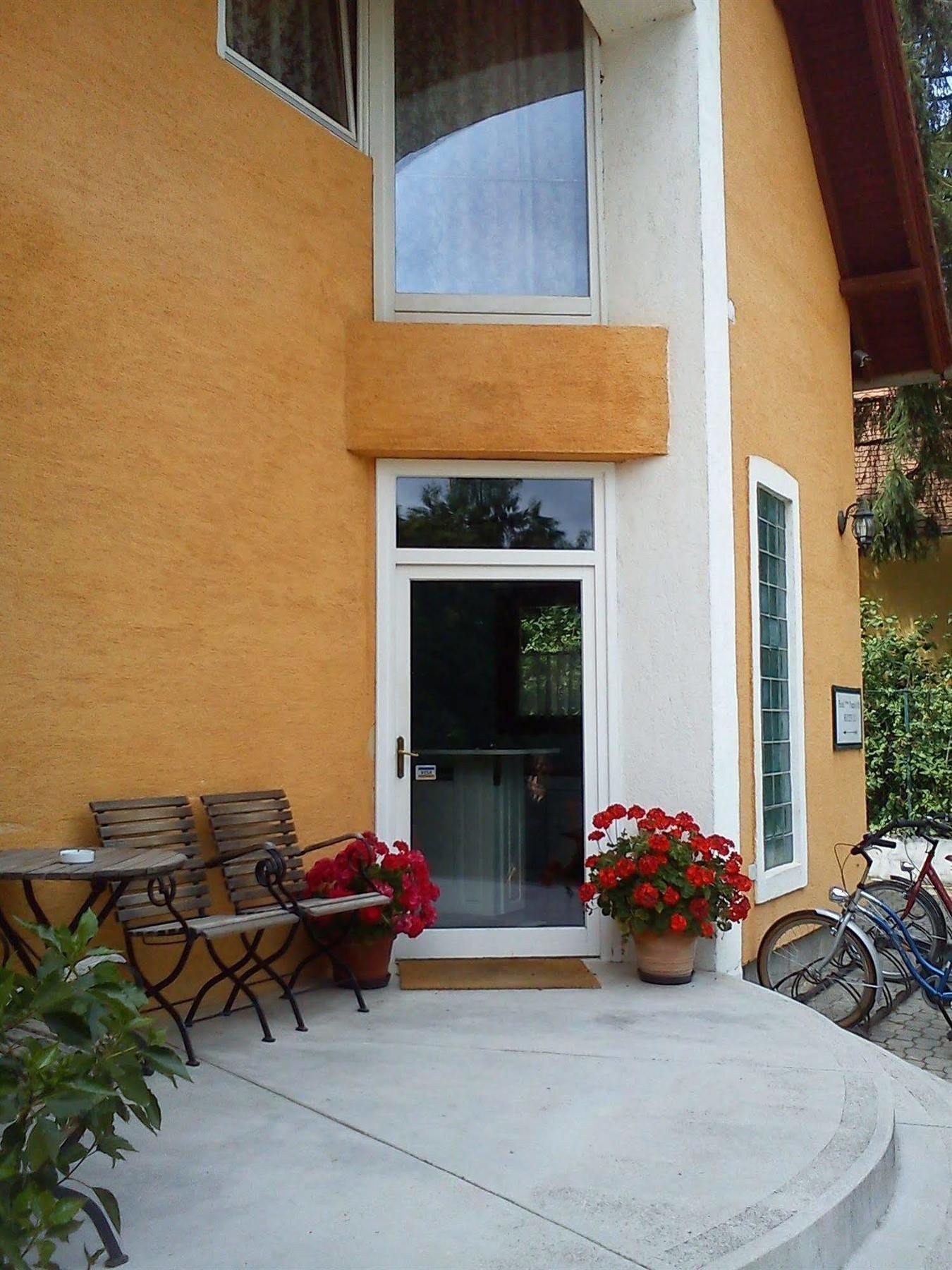Nr 100 Szentendre Hotel Panzio Szolgaltatasok Eksteriør billede